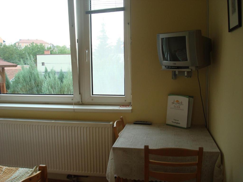 Vincze Vendeghaz Lejlighed Eger Værelse billede